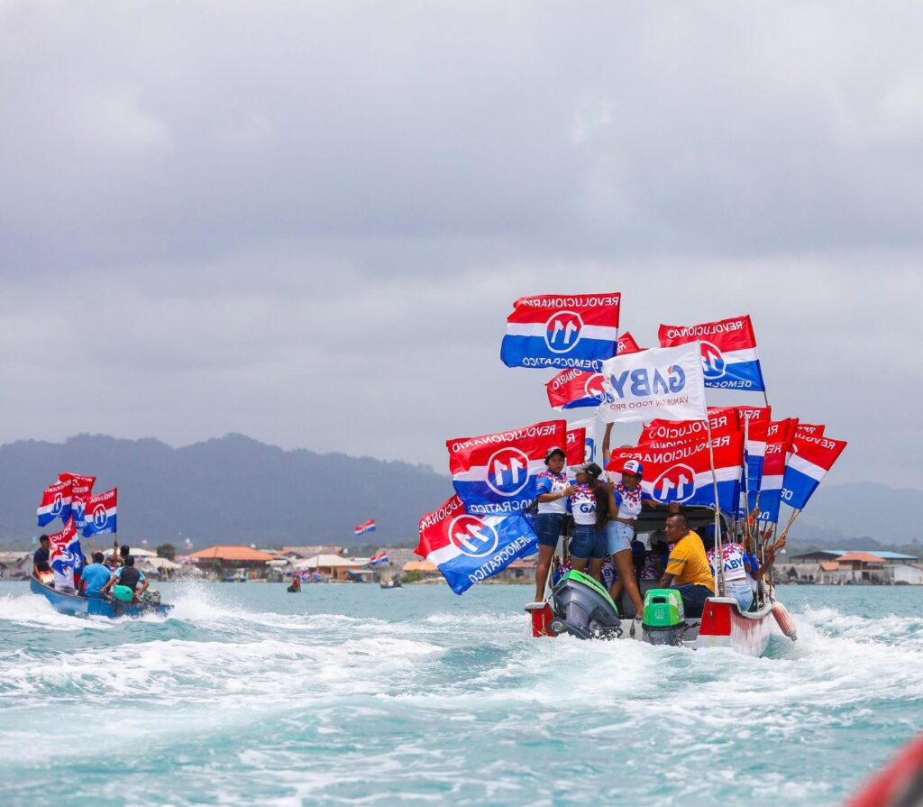 Impresionante Movilización de embarcaciones en alta mar con banderas tricolores en apoyo a Gaby en Guna Yala 2 IMG 20240420 WA0171
