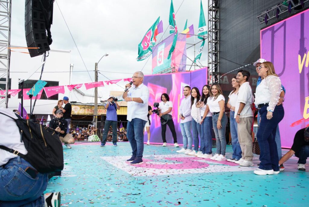 Roux propone elegir el Cambio de los empleos, la plata en el bolsillo y rechazar a los candidatos de la corrupción y la improvisación 6 IMG 20240501 WA0064