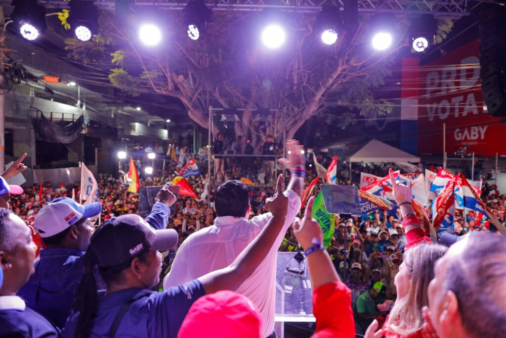 Arrollador cierre de campaña presagiatriunfo indiscutible de Gaby Carrizo 4 IMG 20240501 WA0349