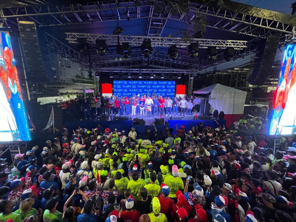 Arrollador cierre de campaña presagiatriunfo indiscutible de Gaby Carrizo 3 IMG 20240501 WA0351