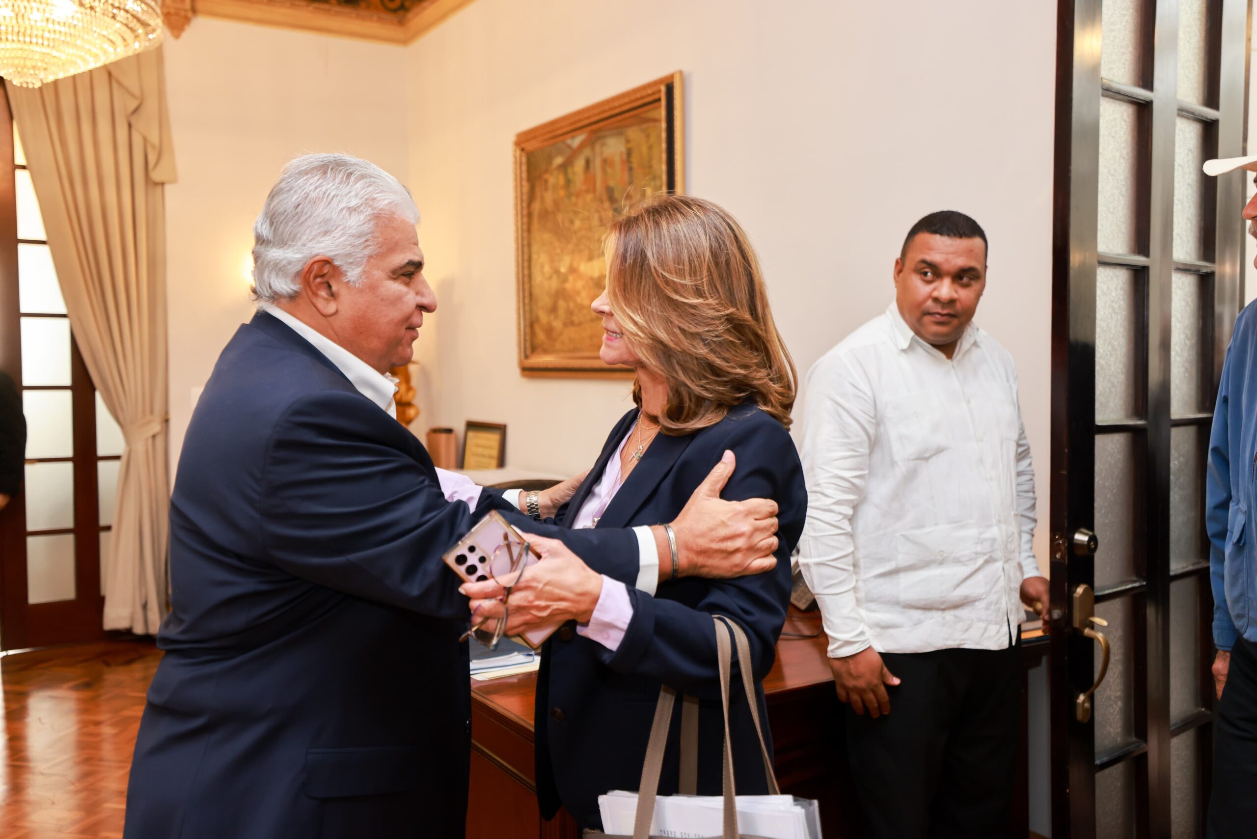 Expresidentes entre ellos Mireya Moscoso condenan que se impidiera salir su avión a Venezuela 8 IMG 20240726 WA0123 scaled