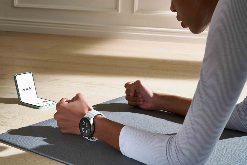 003 lifestyle galaxy zflip6 mint watch7 silver