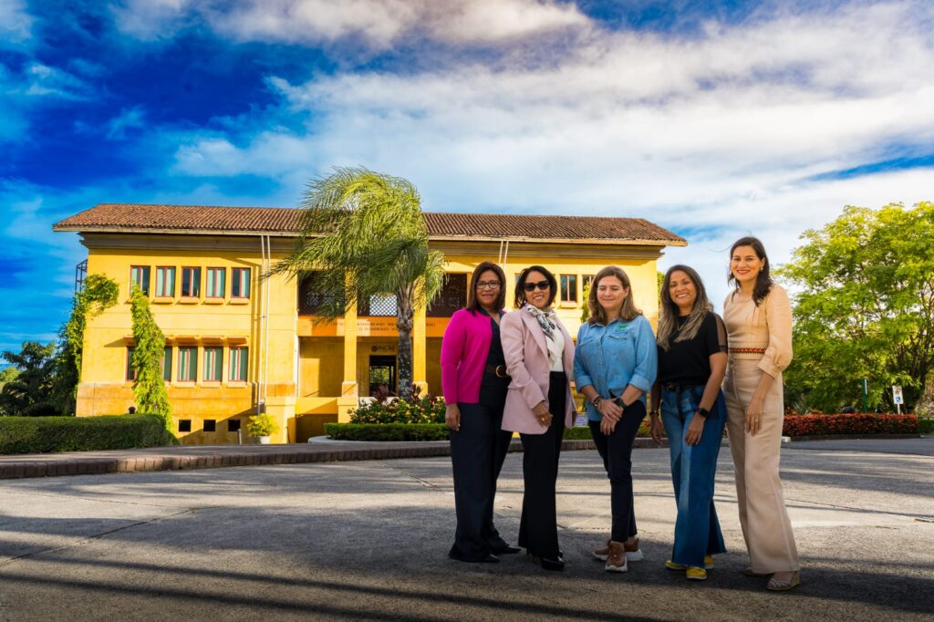 Segunda edición de LEADS ACADEMY FOR WOMEN 2023 de INCAE y Bi Bank gradúa con importantes logros económicos a 35 empresarias centroamericanas 2 IMG 20240808 WA0084