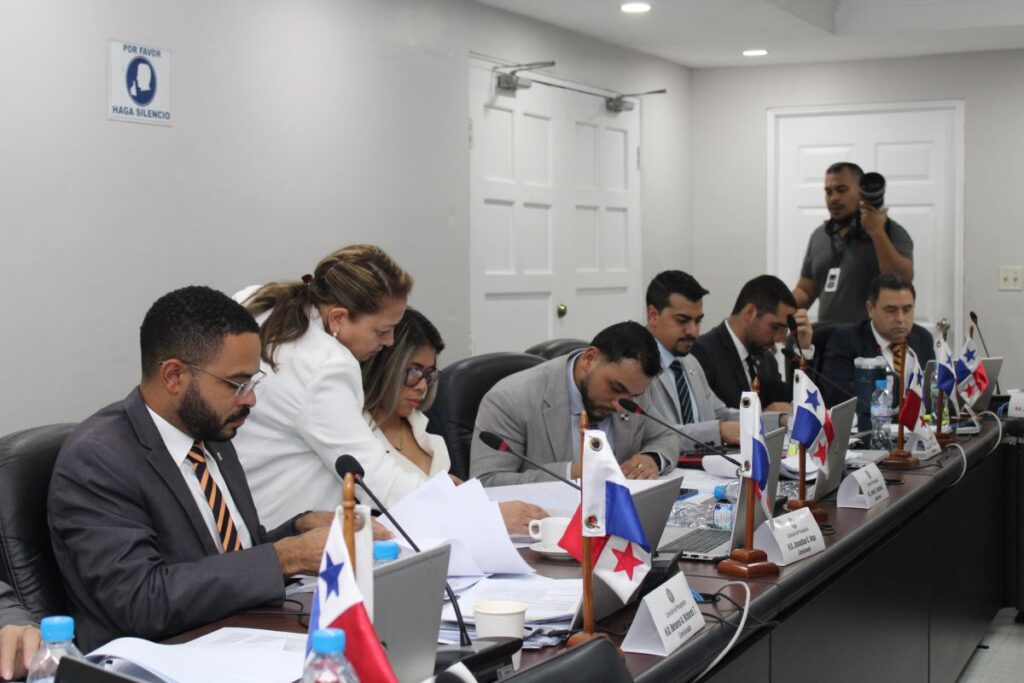 Comisión de Presupuesto aprueba traslados de partidas al MOP 4 IMG 20240814 WA0603