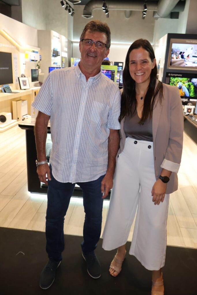 Mario Kempes y Samsung se unieron en una gira inspiradora, demostrando que la disciplina y la innovación son claves para mantenerse en la cima mundial 6 IMG 20251010 WA0478