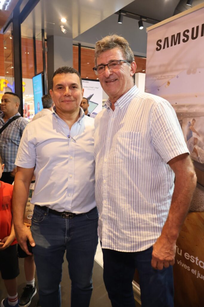 Mario Kempes y Samsung se unieron en una gira inspiradora, demostrando que la disciplina y la innovación son claves para mantenerse en la cima mundial 18 IMG 20251010 WA0487
