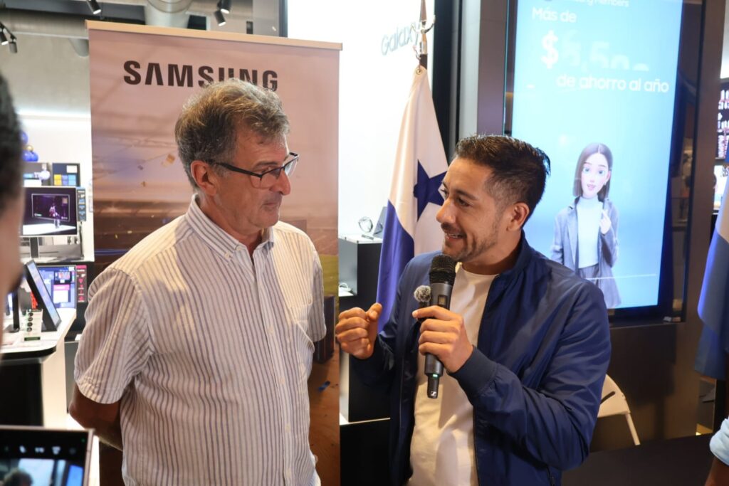 Mario Kempes y Samsung se unieron en una gira inspiradora, demostrando que la disciplina y la innovación son claves para mantenerse en la cima mundial 19 IMG 20251010 WA0492