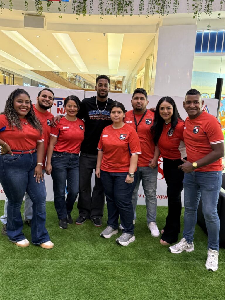 ALTAPLAZA MALL CELEBRA EL ORGULLO MUNDIALISTA CON UNA CAMISETA GIGANTE EN APOYO A LA SELE 2 IMG 20260526 WA0711