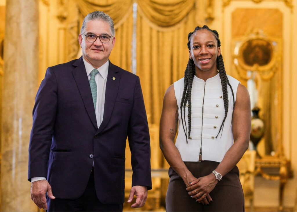 Presidente Mulino y ministro Orillac reciben a 'La Pantera', campeona de la UFC 2 IMG 20260526 WA0782