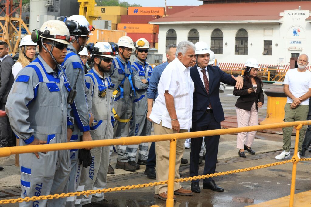 Presidente Mulino realizó recorrido por astillero en Balboa y afirma que: “esta industria está generando empleos” 2 IMG 20260526 WA0787
