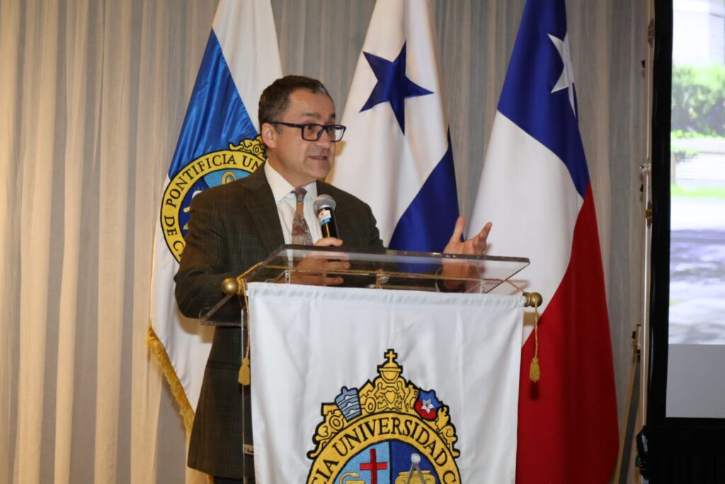La alianza entre Academics y la Pontificia Universidad Católica de Chile fortalece la formación de líderes con visión global y consolida a Panamá como un nuevo centro de educación ejecutiva de clase mundial. 2 IMG 20260716 WA0450