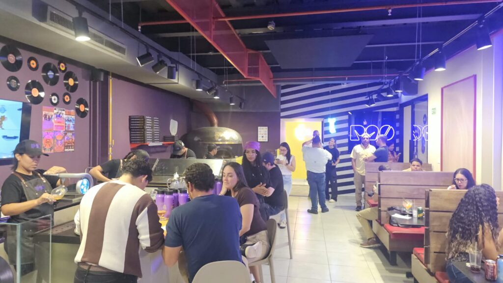 De cocinas express a restaurante: Pizza 90 abre su primera sede física en San Francisco 7 IMG 20260922 WA0195