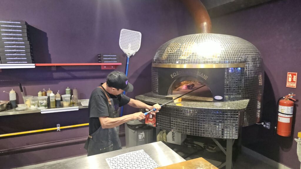De cocinas express a restaurante: Pizza 90 abre su primera sede física en San Francisco 2 IMG 20260922 WA0196